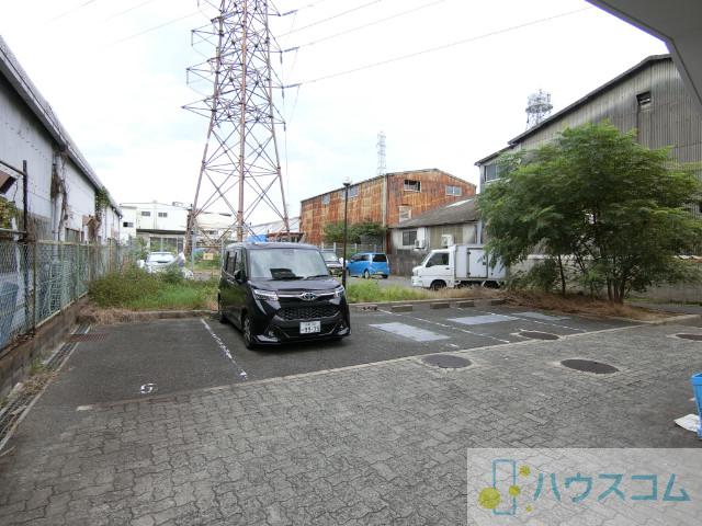 28/30 駐車場