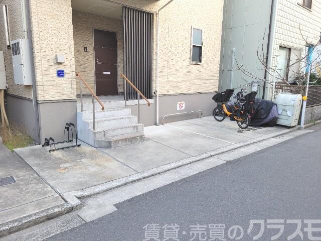 18/26 エントランス