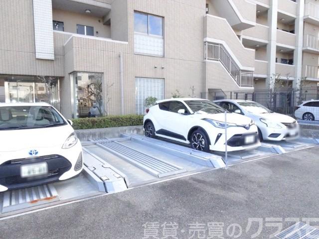23/30 駐車場