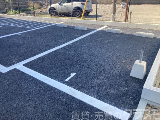 23/28 駐車場