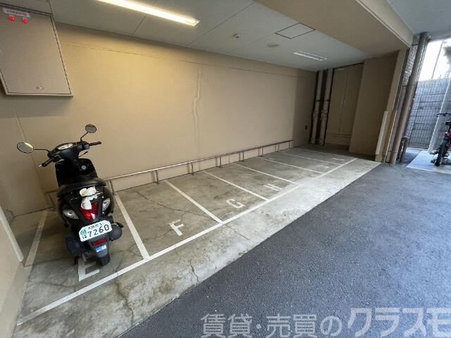 22/27 駐車場
