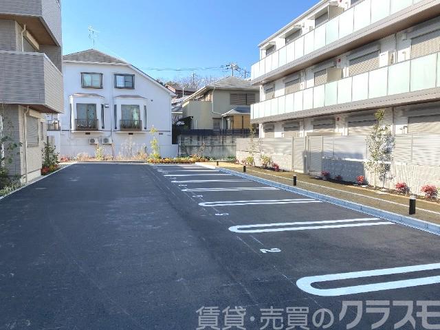 23/30 駐車場