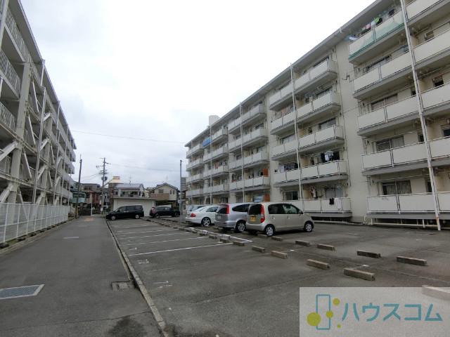 27/30 駐車場