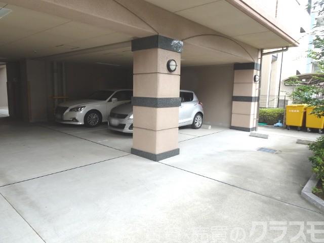 23/30 駐車場