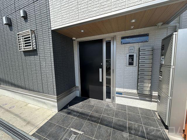 2/4 エントランス