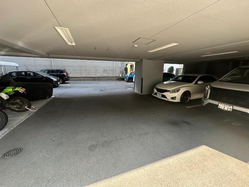 28/30 駐車場