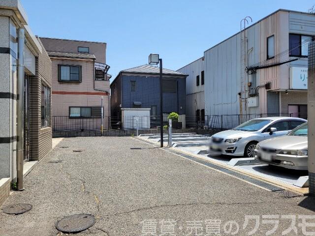 23/30 駐車場
