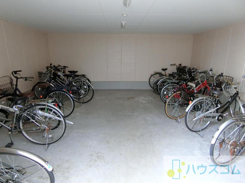 27/30 駐車場