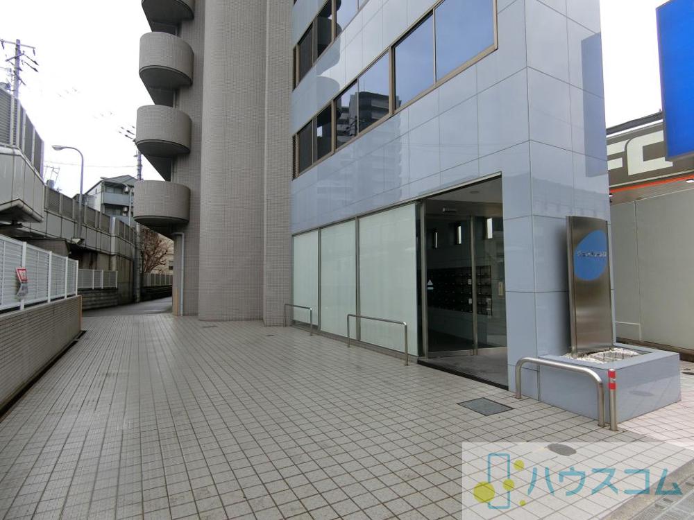 28/30 エントランス