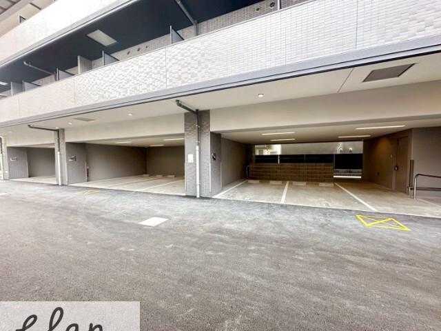 28/30 駐車場
