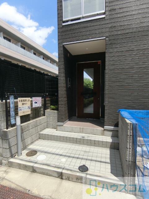 27/30 エントランス