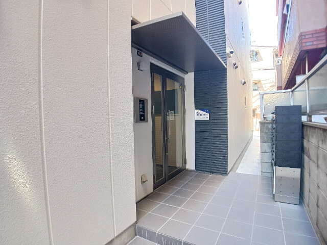 30/30 エントランス
