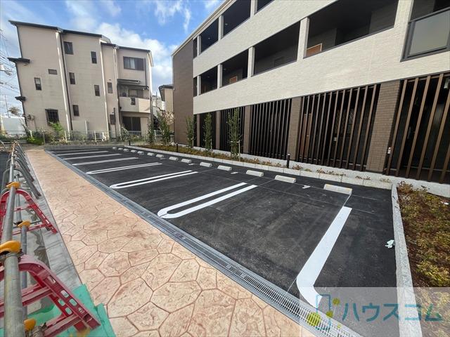 27/30 駐車場