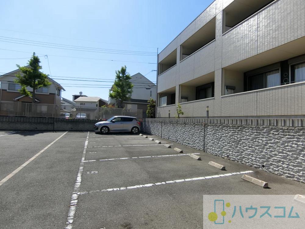 27/30 駐車場