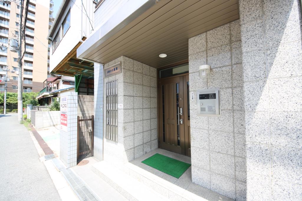 2/4 エントランス