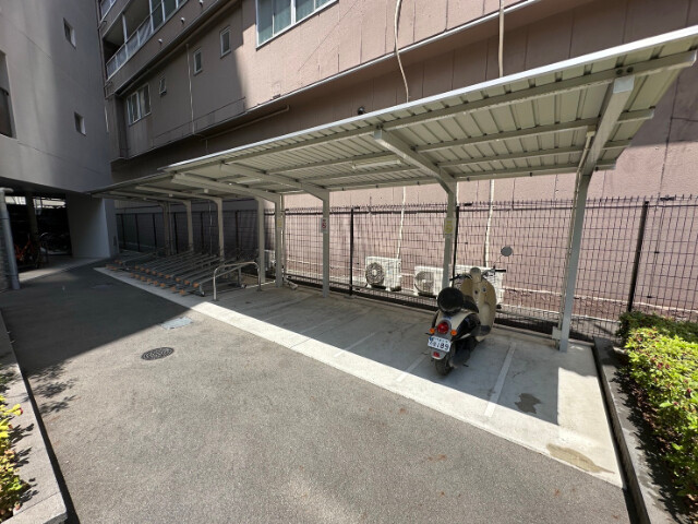 28/30 駐車場