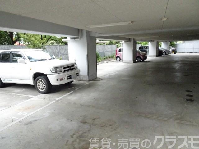 23/30 駐車場