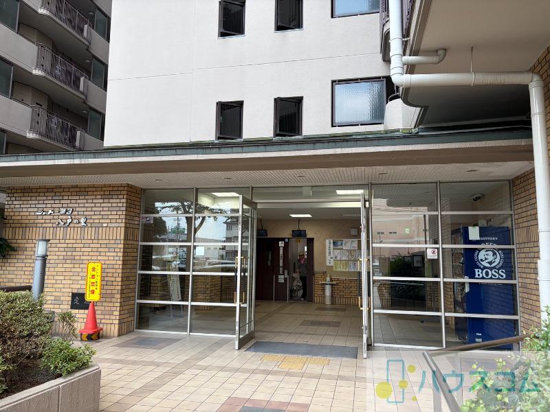 26/28 エントランス