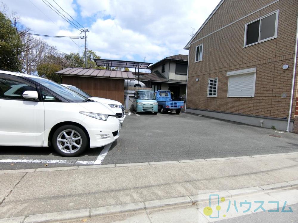27/30 駐車場