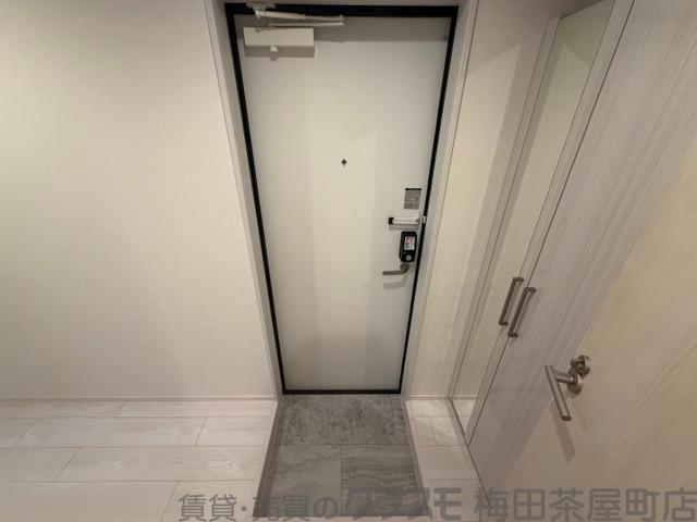 16/30 玄関
