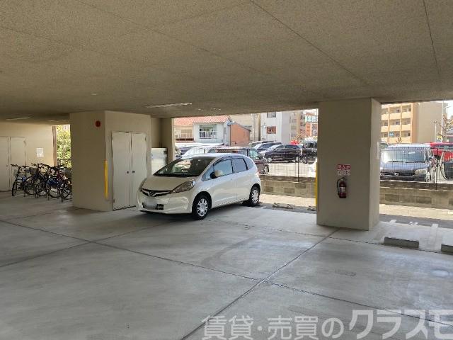 23/30 駐車場