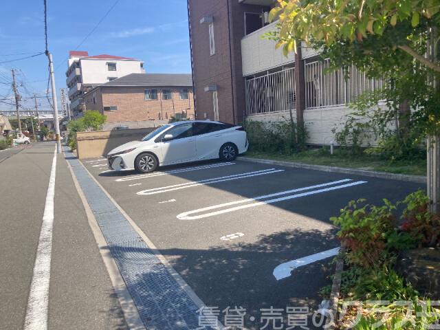 22/28 駐車場