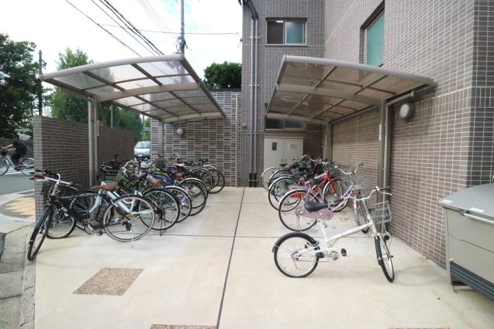 23/30 駐車場