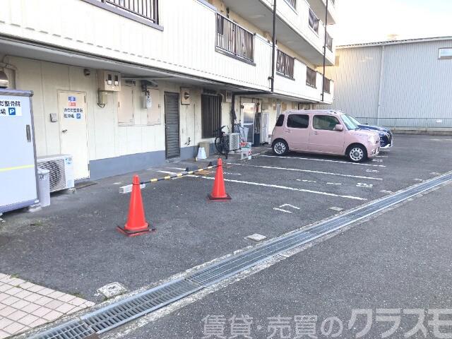 18/23 駐車場