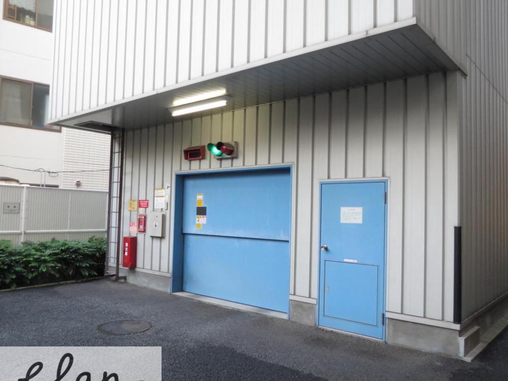28/30 駐車場