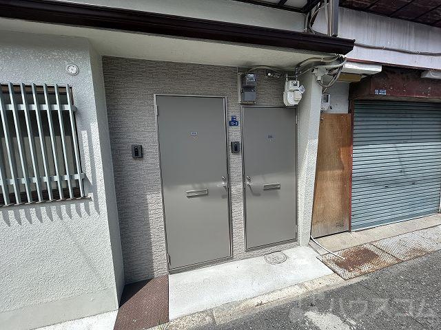 24/30 エントランス