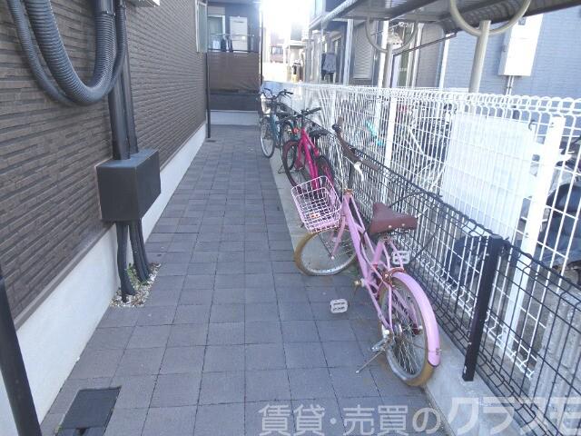 18/23 エントランス