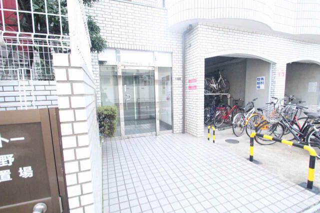 2/4 エントランス