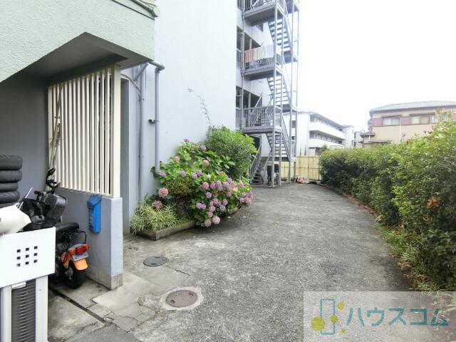 27/30 エントランス