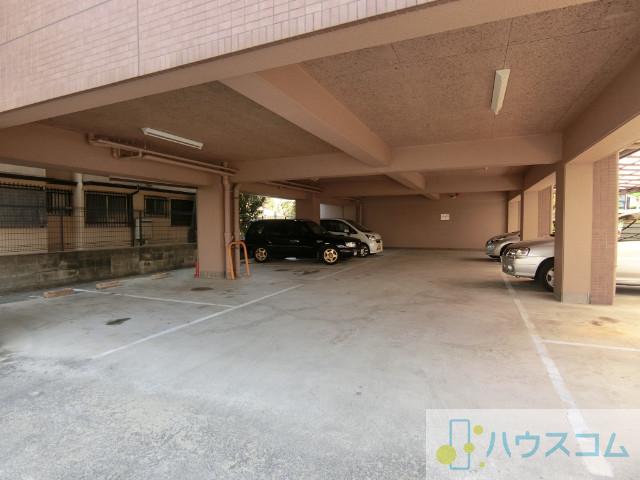 27/30 駐車場