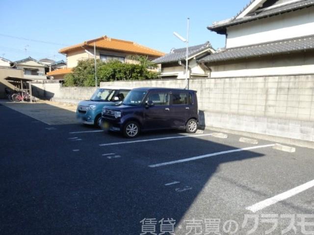 22/30 駐車場