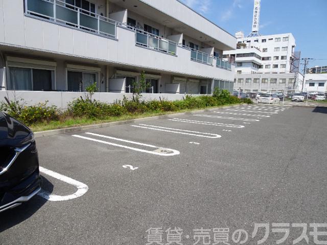 23/28 駐車場