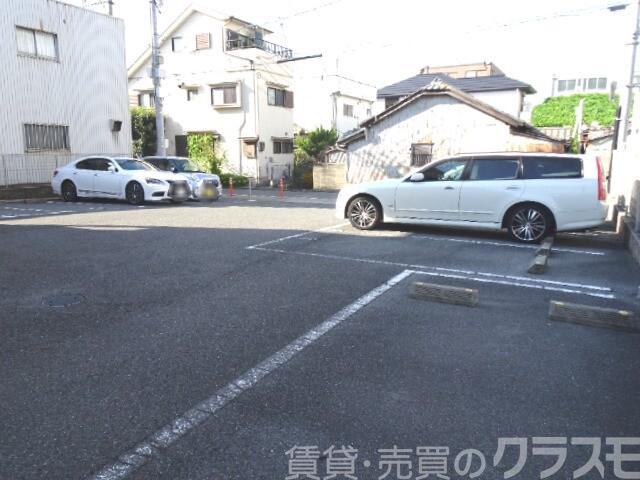 23/28 駐車場