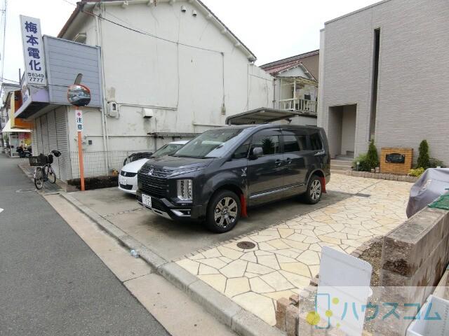 23/27 駐車場