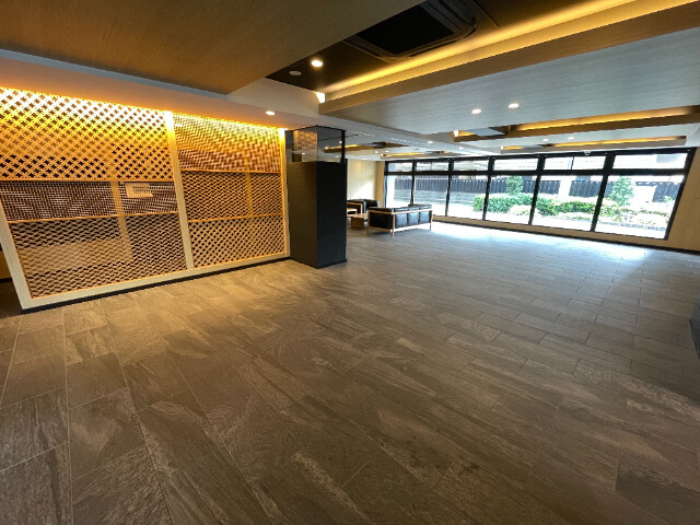 23/26 エントランス