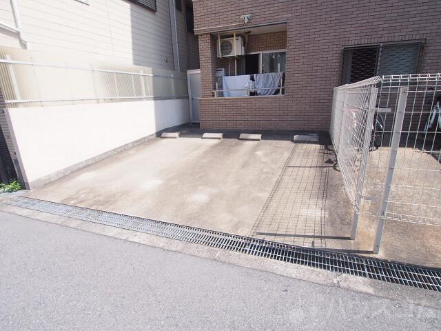 28/30 駐車場