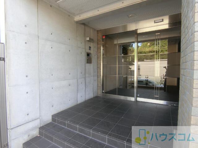 27/30 エントランス