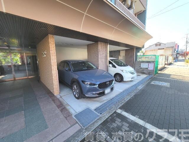 22/30 駐車場