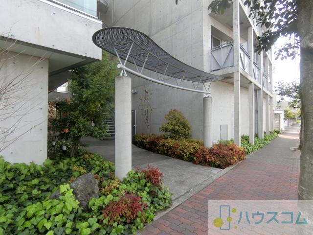 26/30 エントランス