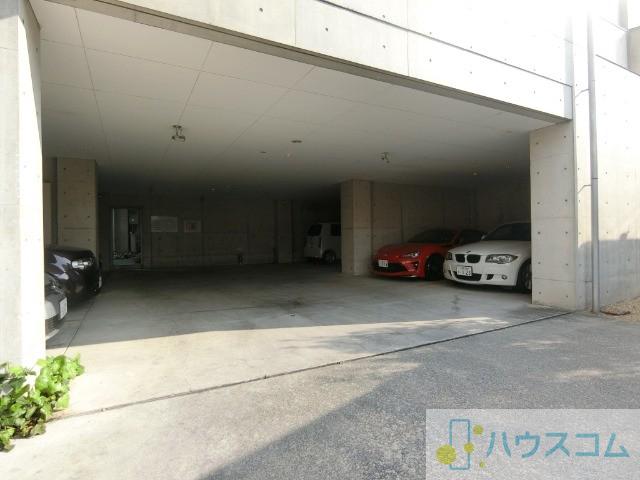 27/30 駐車場
