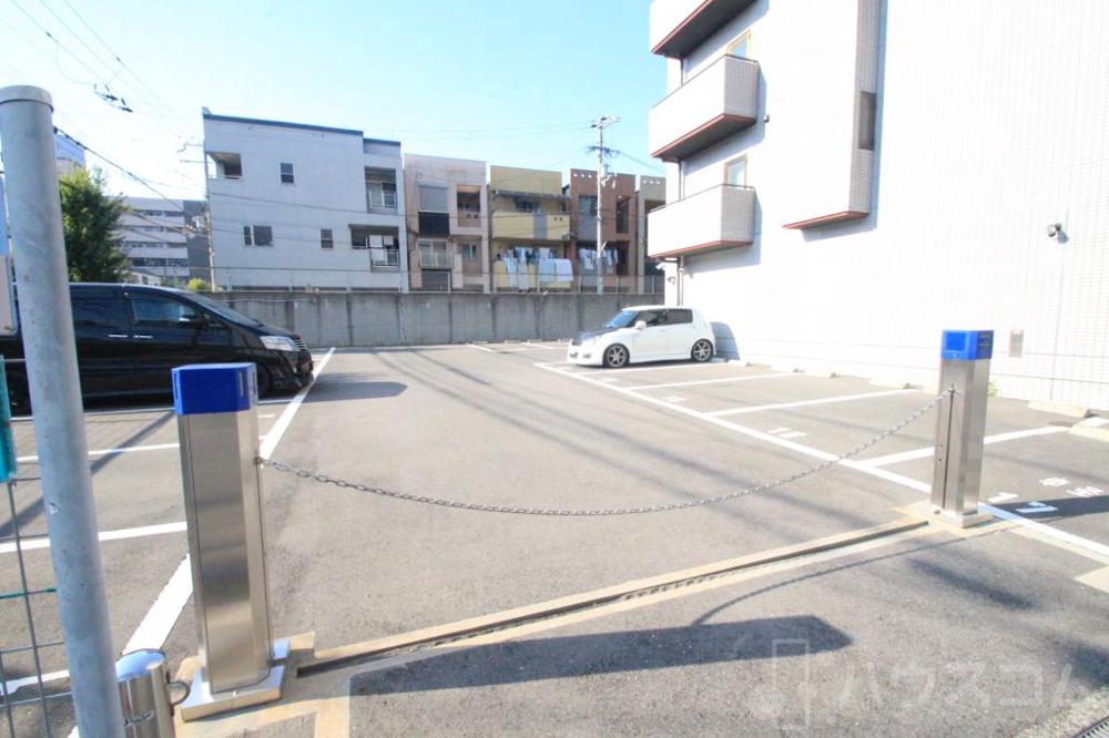 26/30 駐車場