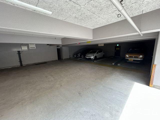 28/30 駐車場