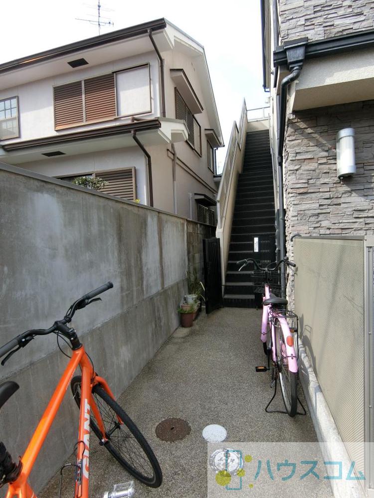 24/30 エントランス