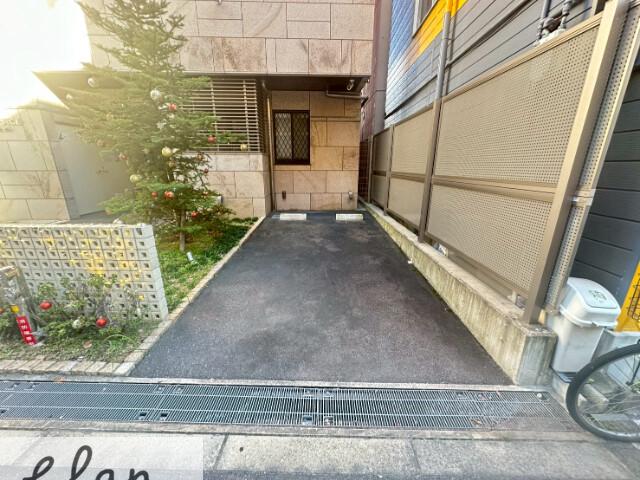 16/30 駐車場