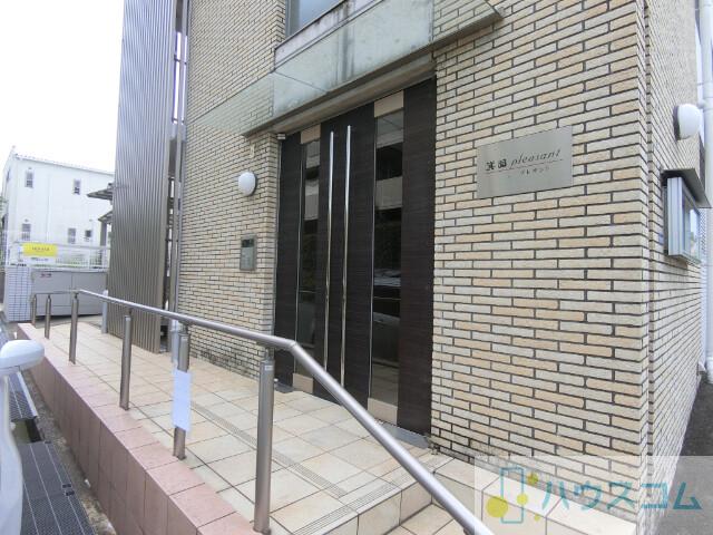 24/28 エントランス