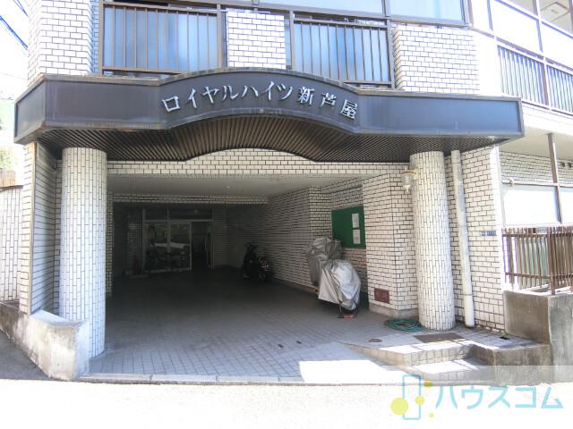 28/30 エントランス